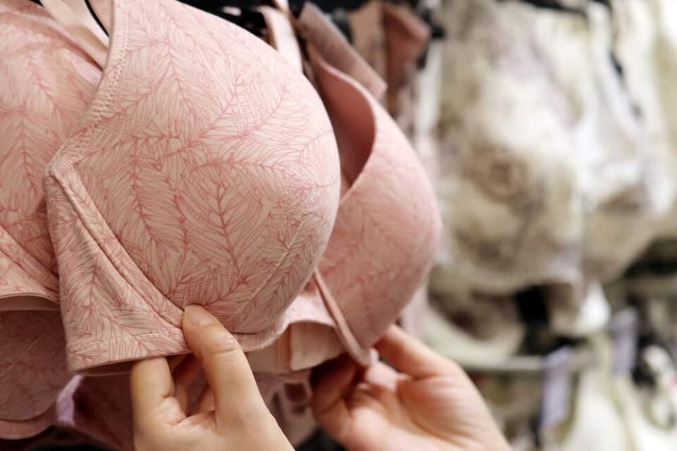Reasons to Wear a Bra - Threadcurve