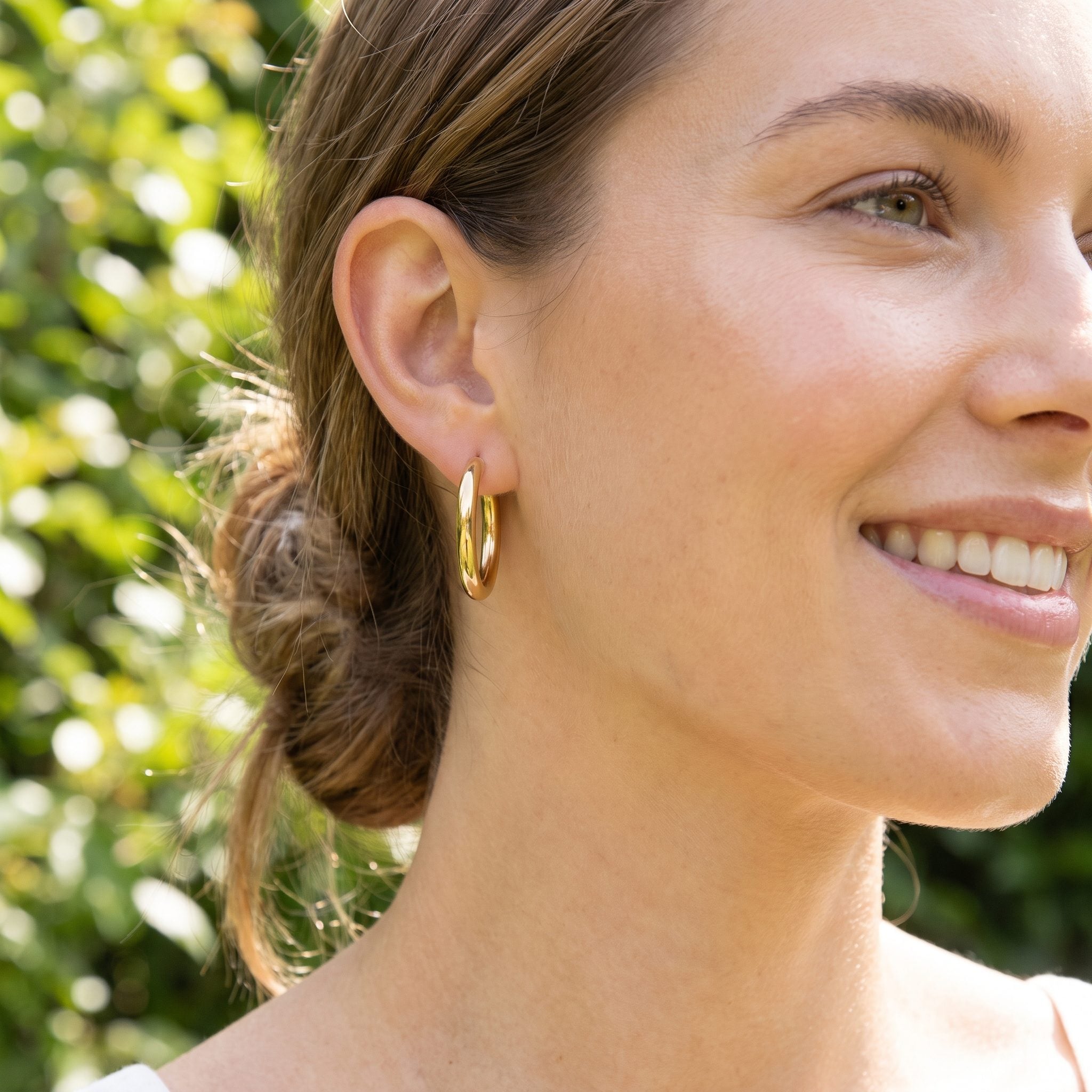 A Pair of Gold Hoop Earrings That Quietly Does More Than Expected