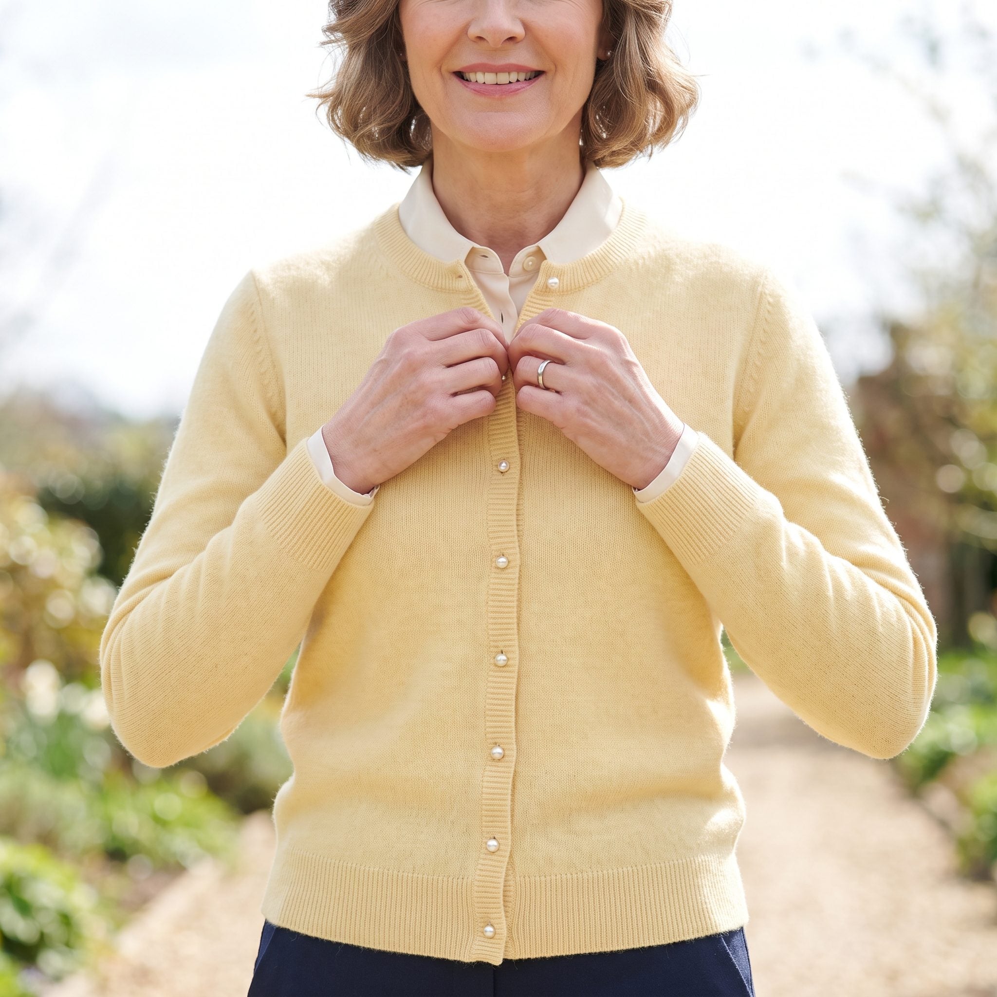 Fitted 1950s women's cardigan sweater