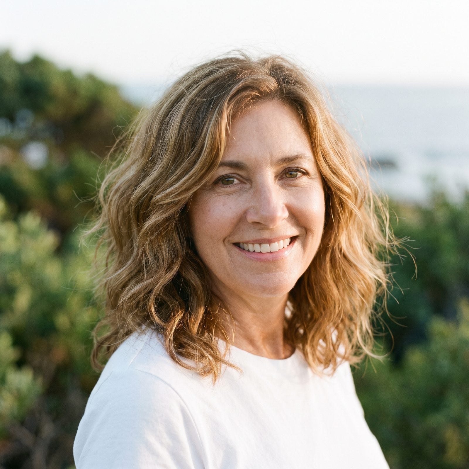 Wavy Lob With Soft Sun-Kissed Highlights